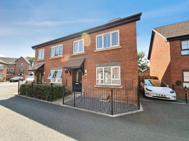 3 bedroom semi detached house for sale