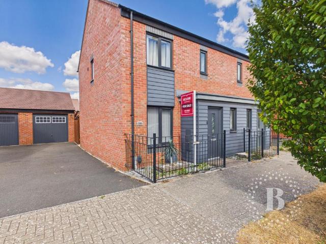 3 bedroom semi detached house for sale