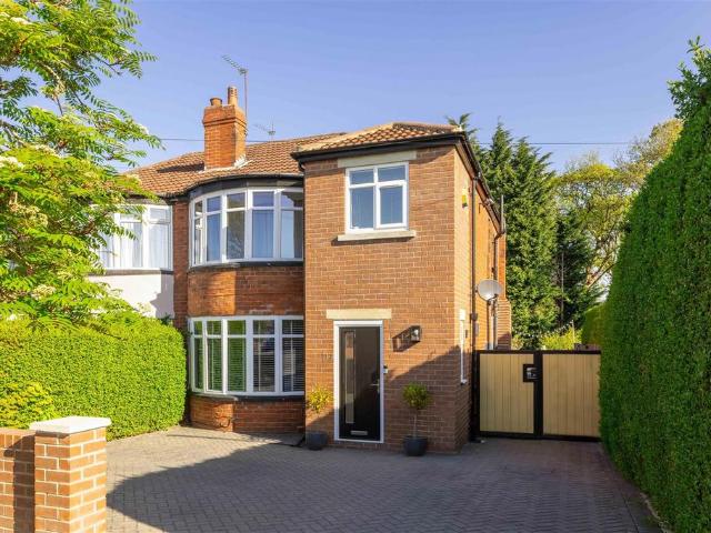 3 bedroom semi detached house for sale