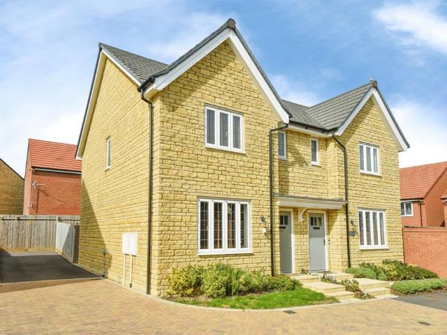 3 bedroom semi detached house for sale