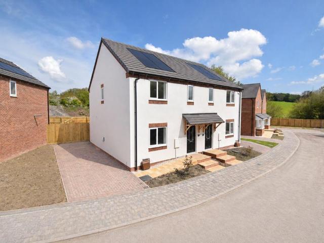 3 bedroom semi detached house for sale