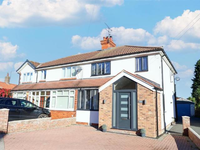 3 bedroom semi detached house for sale