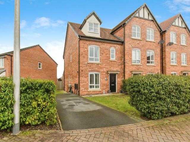3 bedroom semi detached house for sale