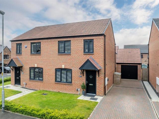 3 bedroom semi detached house for sale