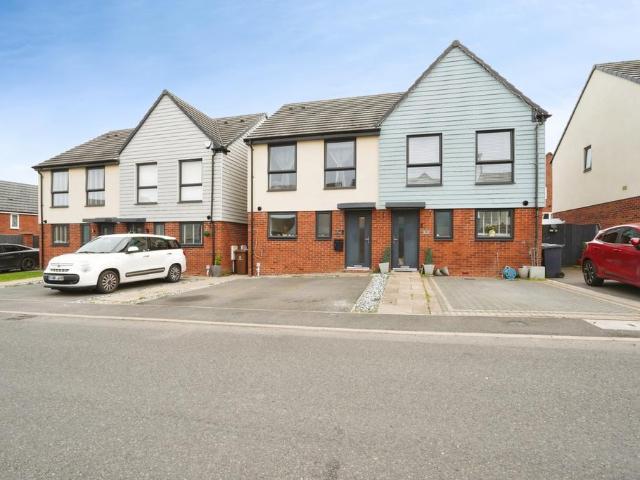 3 bedroom semi detached house for sale