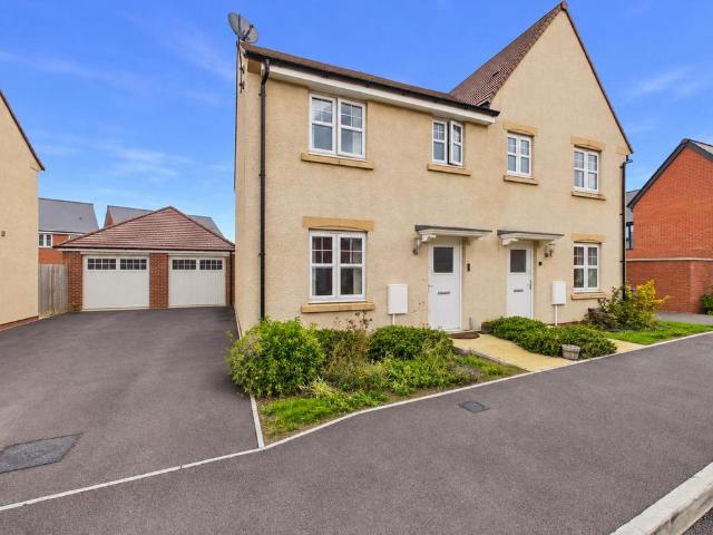 3 bedroom semi detached house for sale