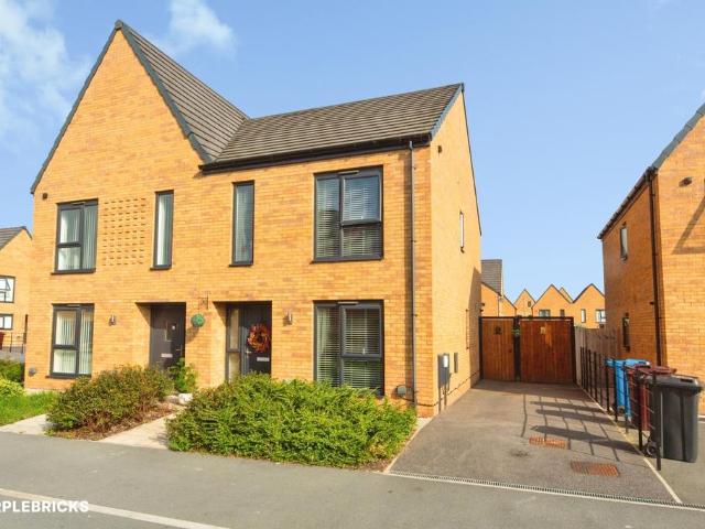 3 bedroom semi detached house for sale
