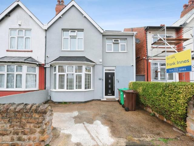3 bedroom semi detached house for sale