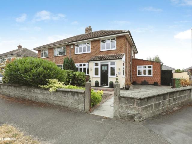 3 bedroom semi detached house for sale