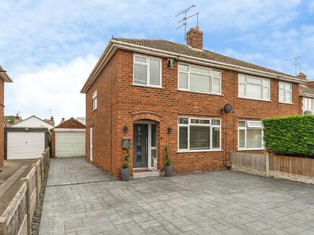 3 bedroom semi detached house for sale