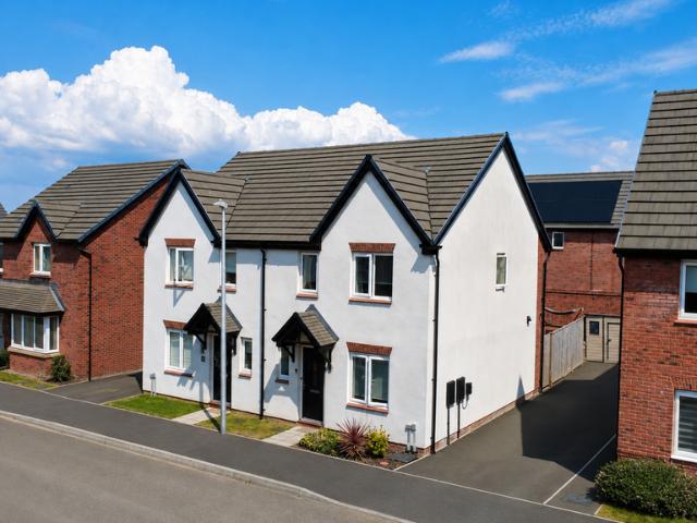 3 bedroom semi detached house for sale