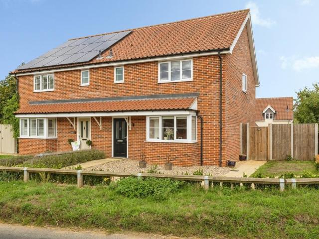 3 bedroom semi detached house for sale