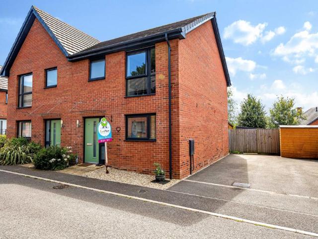 3 bedroom semi detached house for sale