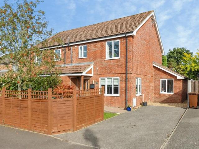 3 bedroom semi detached house for sale