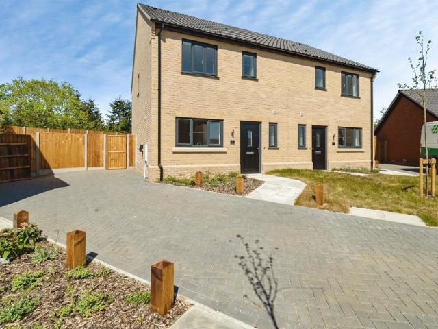 3 bedroom semi detached house for sale