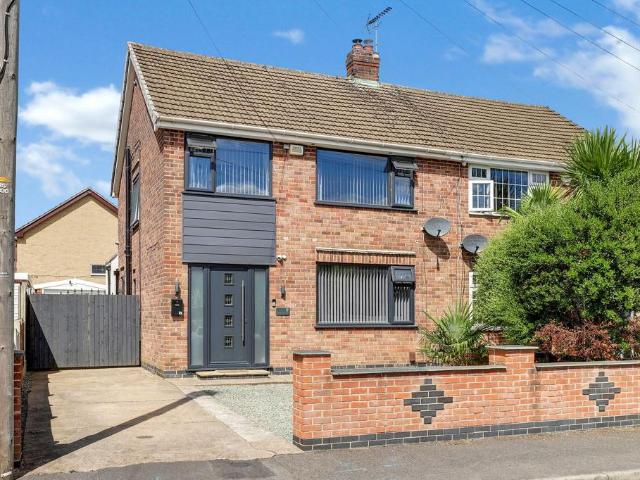 3 bedroom semi detached house for sale