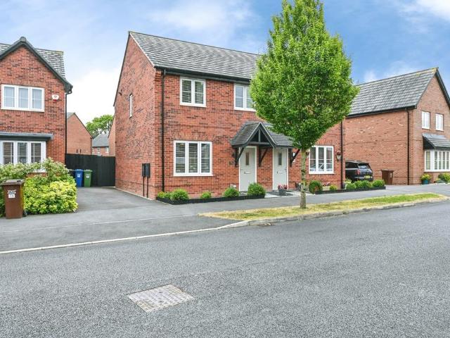 3 bedroom semi detached house for sale