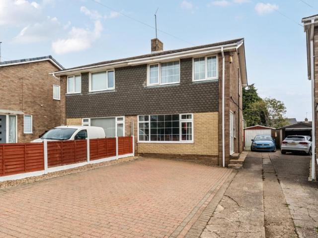 3 bedroom semi detached house for sale