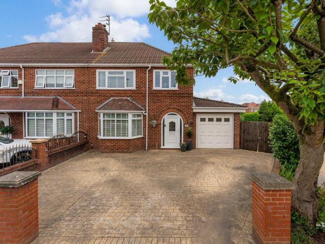 3 bedroom semi detached house for sale