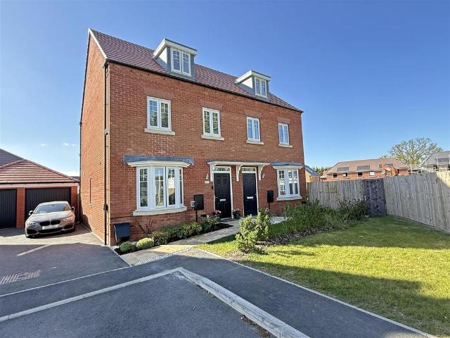 3 bedroom semi detached house for sale