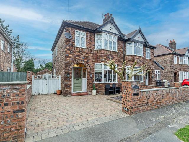 3 bedroom semi detached house for sale