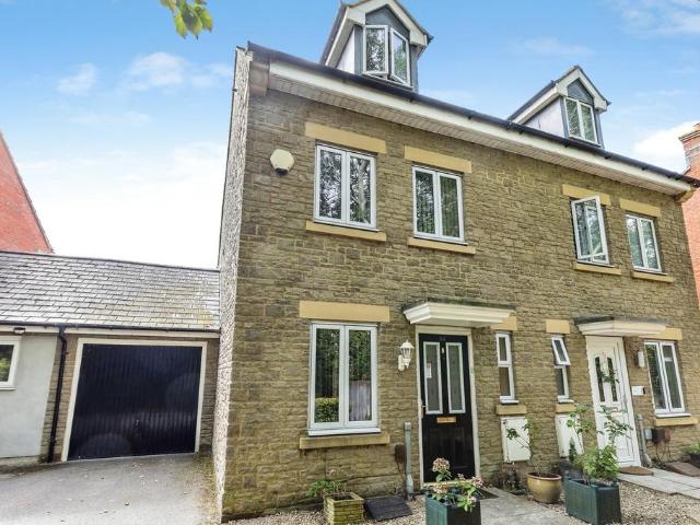 3 bedroom semi detached house for sale