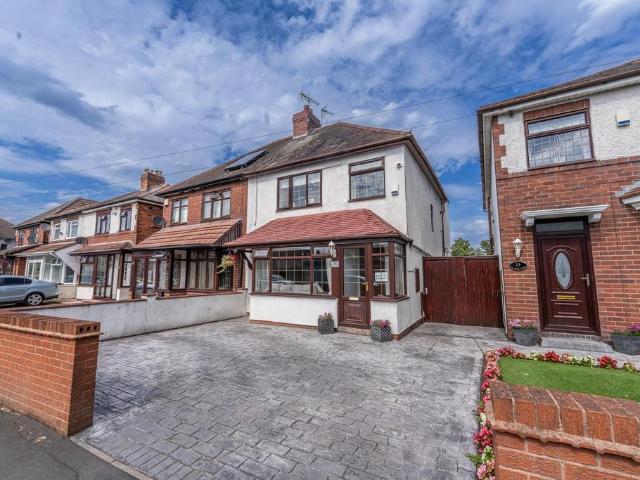 3 bedroom semi detached house for sale