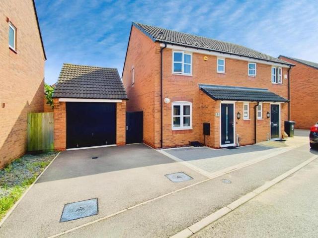 3 bedroom semi detached house for sale