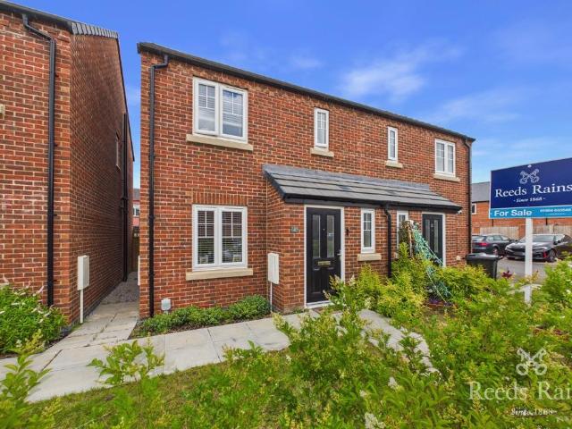 3 bedroom semi detached house for sale