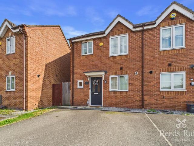3 bedroom semi detached house for sale