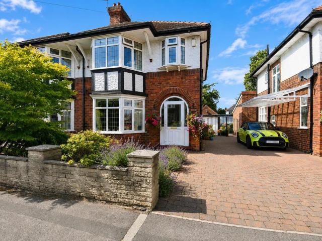 3 bedroom semi detached house for sale