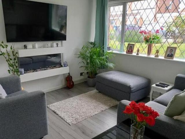 3 Bedroom Semi detached House For Sale In Tamworth, Staffordshire