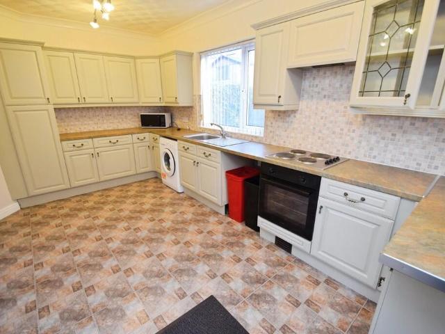3 bedroom semi detached house for sale in Thackley OId Road, Thackley, BD18
