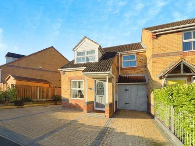 3 Bedroom Semi detached House For Sale In Wakefield