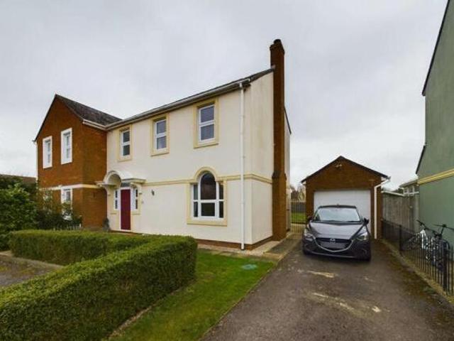 3 Bedroom Semi detached House For Sale In Watermead
