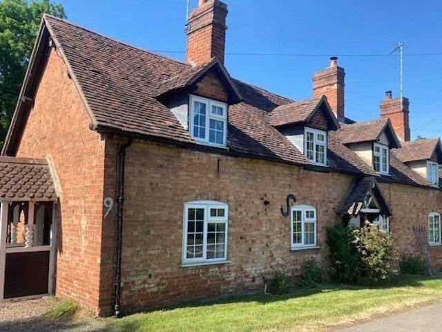 3 Bedroom Semi detached House For Sale In Alcester, Warwickshire