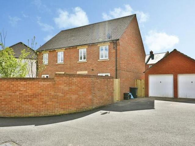 3 bedroom semi detached house for sale in Alicia Close, Taw Hill, Swindon, SN25