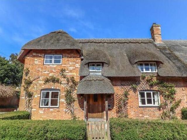 3 Bedroom Semi detached House For Sale In Andover, Hampshire
