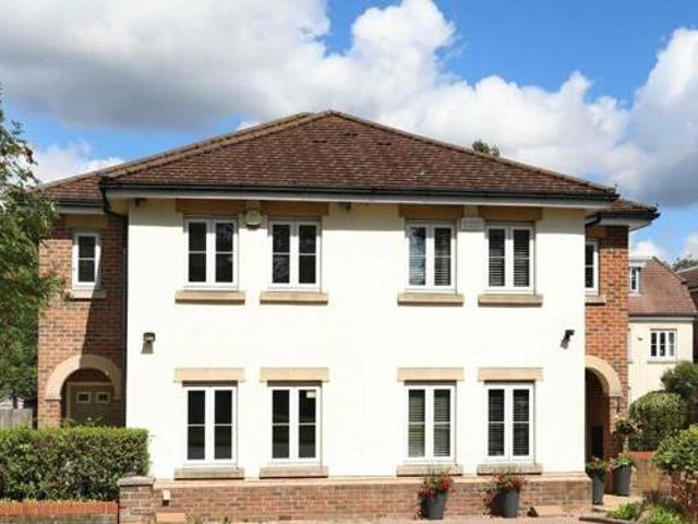3 Bedroom Semi detached House For Sale In Beaconsfield