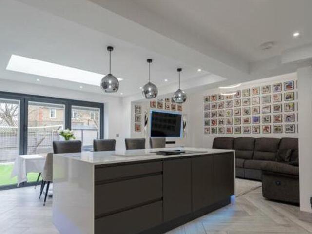 3 Bedroom Semi detached House For Sale In Bishop´s Stortford
