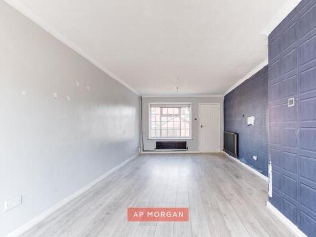 3 bedroom semi detached house for sale in Bradshawe Close, Birmingham, West Midlands, B28