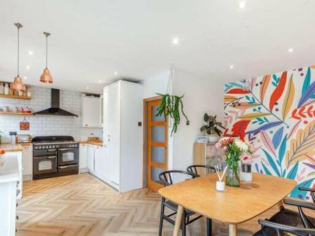 3 Bedroom Semi detached House For Sale In Brentwood