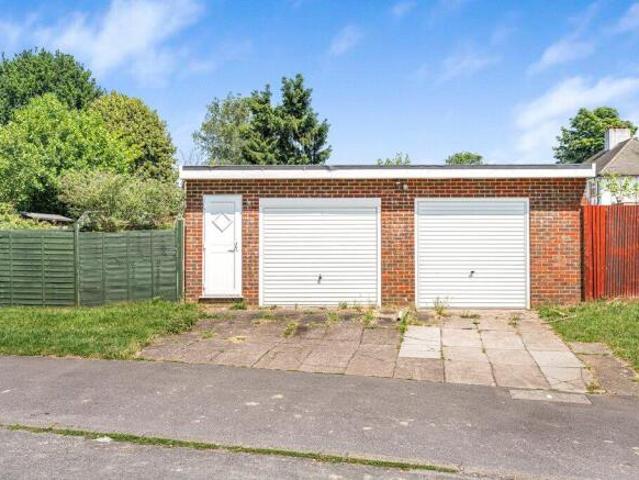 3 bedroom terraced house for sale in Courtlands Drive, Watford, Hertfordshire, WD17