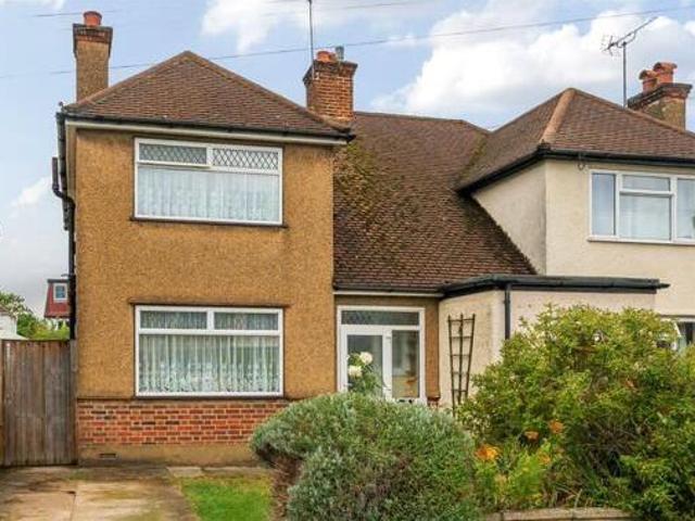 3 Bedroom Semi detached House For Sale In Croxley Green