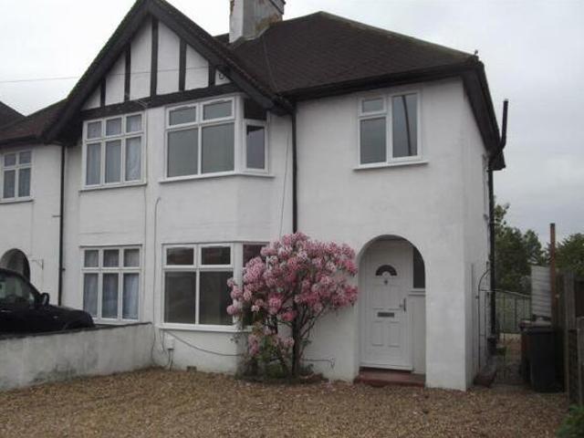 3 Bedroom Semi detached House For Sale In Croxley Green