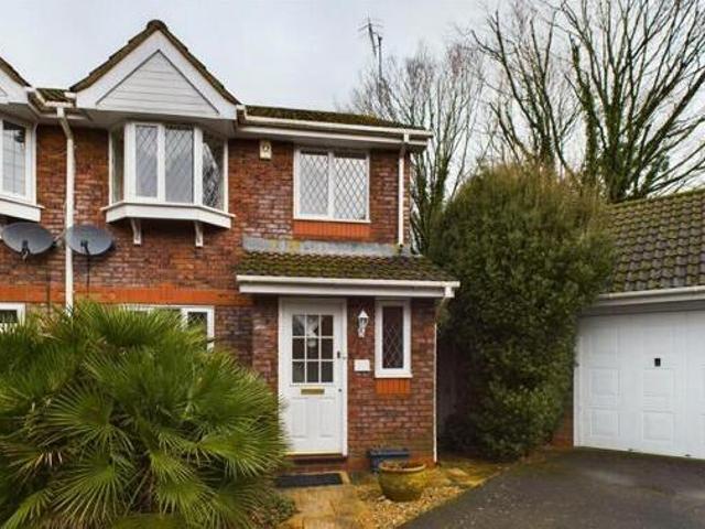 3 Bedroom Semi detached House For Sale In Crawley, West Sussex