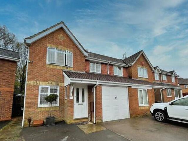3 Bedroom Semi detached House For Sale In Crawley, West Sussex