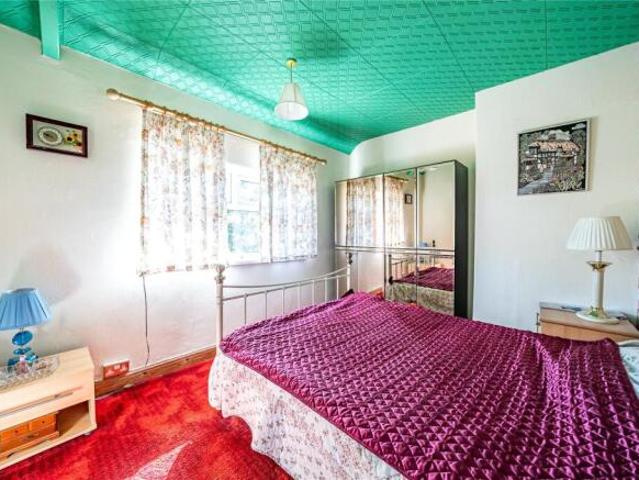 3 bedroom semi detached house for sale in Dib Lane, Leeds, LS8