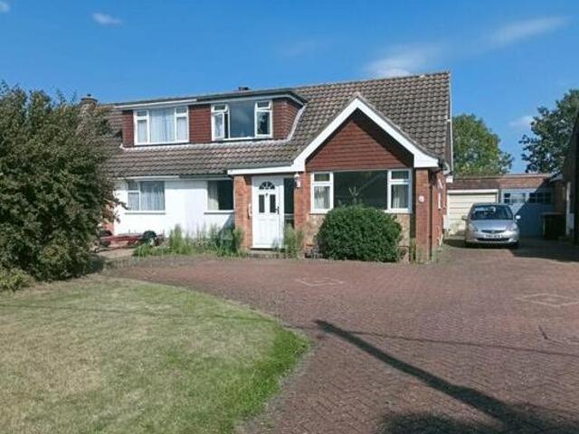 3 Bedroom Semi detached House For Sale In Dunstable, Bedfordshire