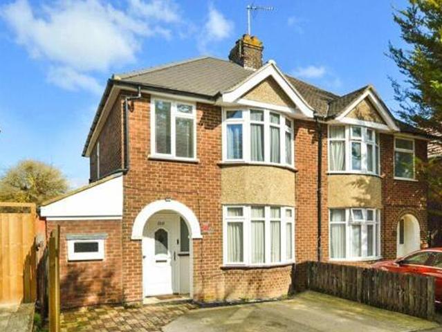 3 Bedroom Semi detached House For Sale In Dunstable, Bedfordshire